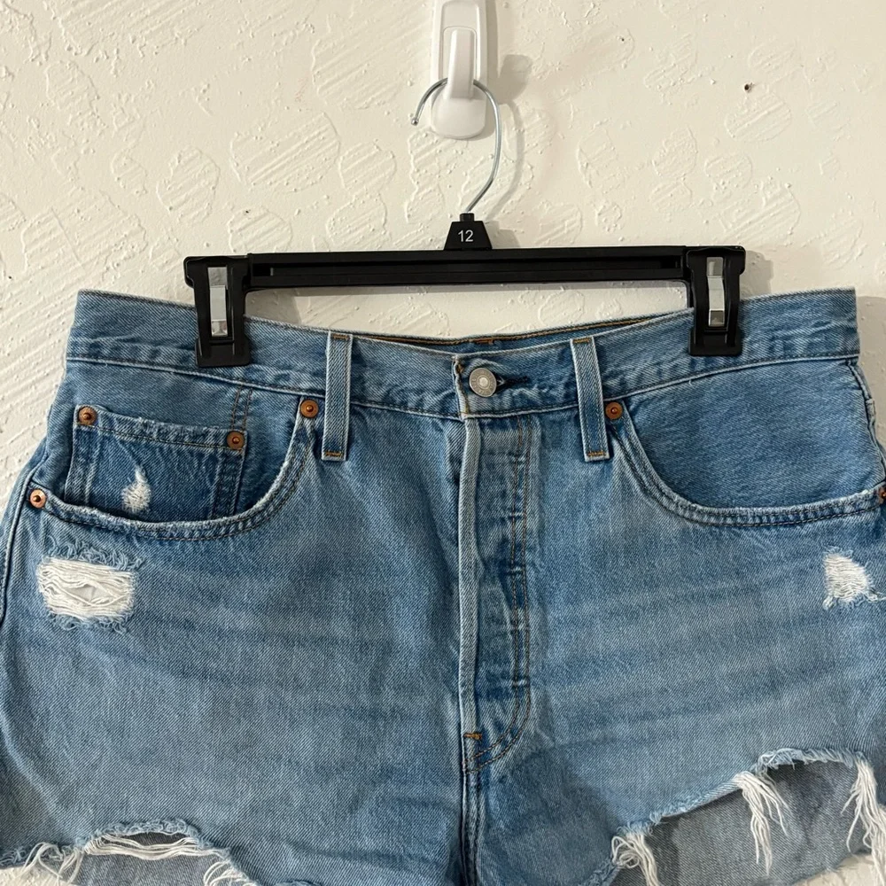 Levi’s 501 Jean Shorts Button-Fly Sz 33.5 Distressed Blue Light Wash Frayed Hems